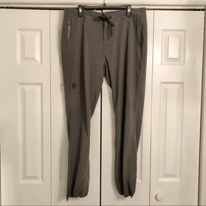 STIO men’s jogger pants
